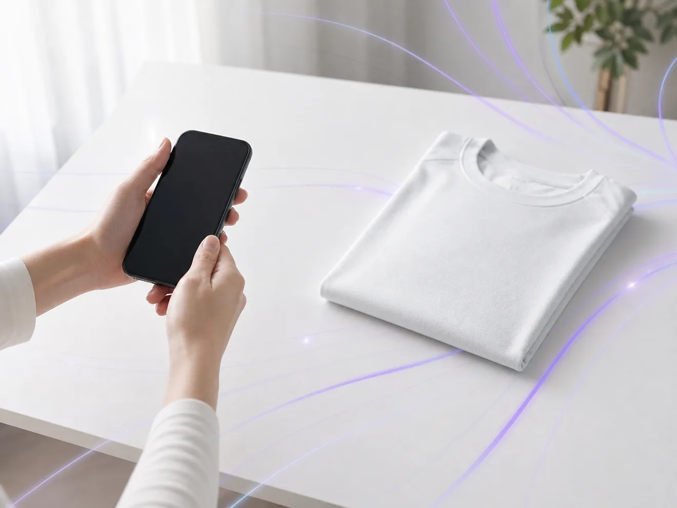 スマートフォンと、少し離れた場所に置かれた衣類。加工は写真を介して行うため、モノに直接触れない